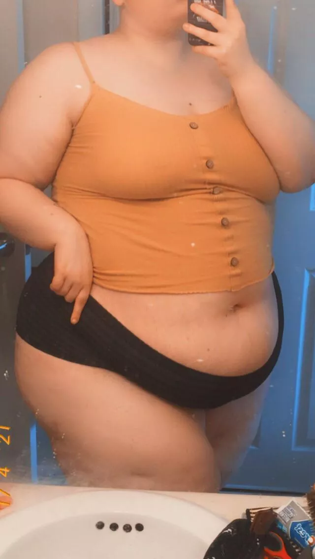 Who wants to cure my munchies 😍🍃😍 posted by MrsJiggly