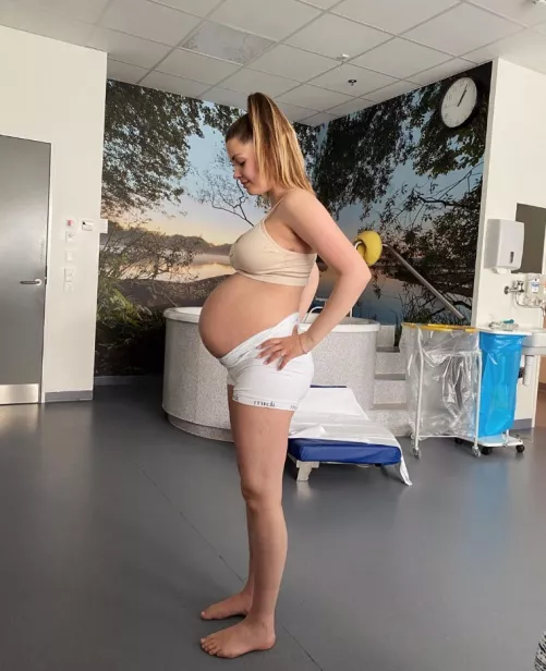 Who want's to dump a load on my big belly? by bimenow