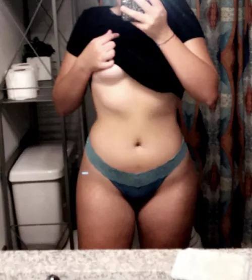 who wants to fuck my tiny curvy body 💦 by lilycolexxx