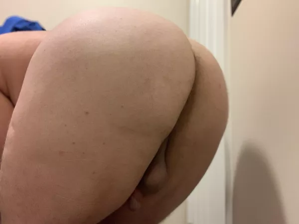Who wants to gangbang me and pump me full of cum? by thatdudde9