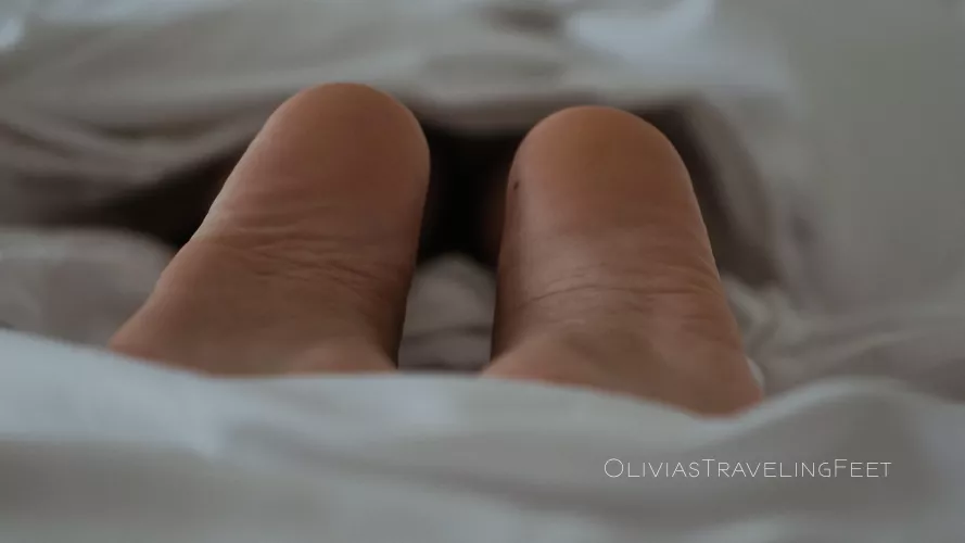 Who wants to get into this cozy bed and lay on these soft sole pillows?✨ by OliviasTravelingFeet