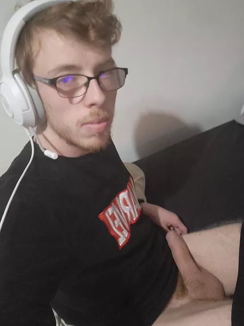 Who wants to give me a hand while I play cod? 😁 by trials-by-fires