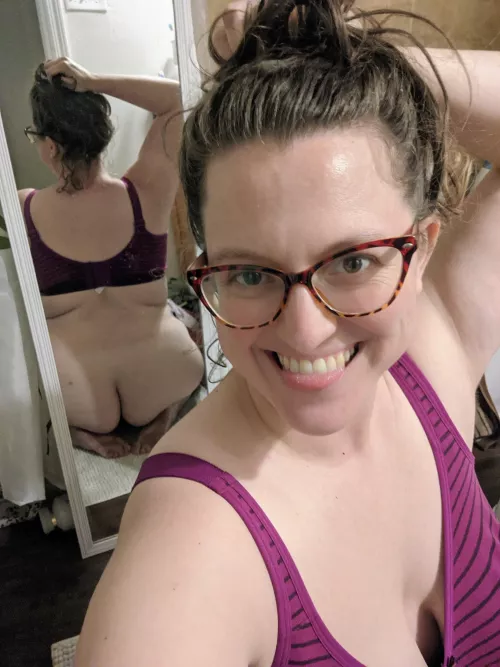 Who wants to give this cutie and her booty some attention? 😌 by keepinghandstomyself