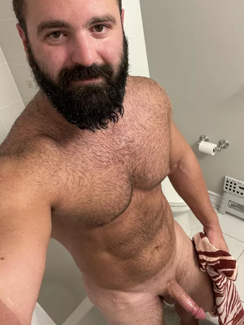 Who wants to have shower sex? 😏 I’d love to see cum drip down your tits by beardedbodybuilder24