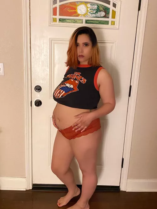 Who wants to help a girl get her belly nice and bloated? by LuciousLuna