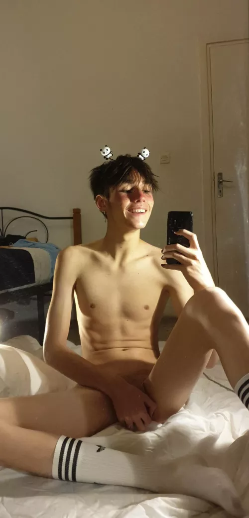 Who wants to hide it for me :p by J-uL_es