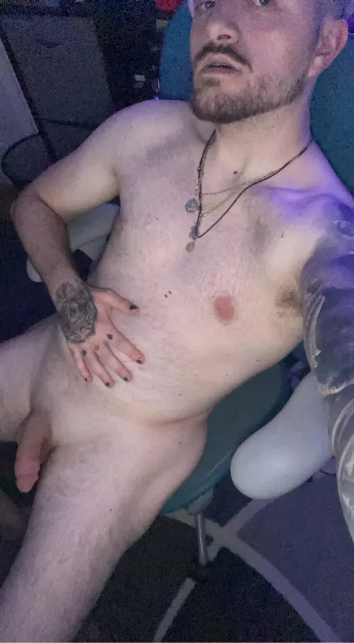 Who wants to hop on my lap by yesitsathrowawayakno