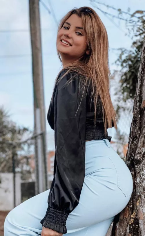 Who wants to jerk/cum my brother's gf? Dm me by Kitchen-Ad-5177