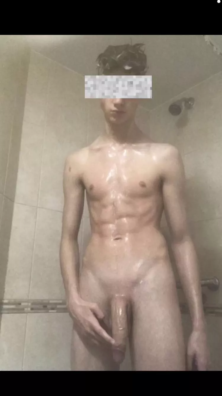 Who wants to join a twink in the shower 🥺 posted by Hungteen_cock
