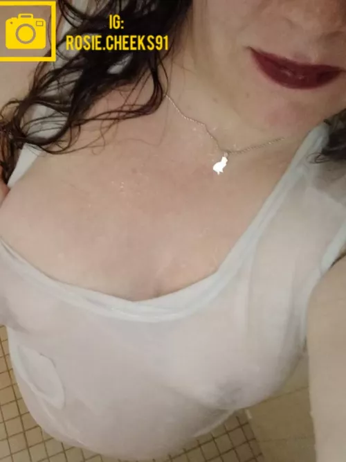 Who wants to join me in the shower? 💦💋💦 by rosie_cheeks91