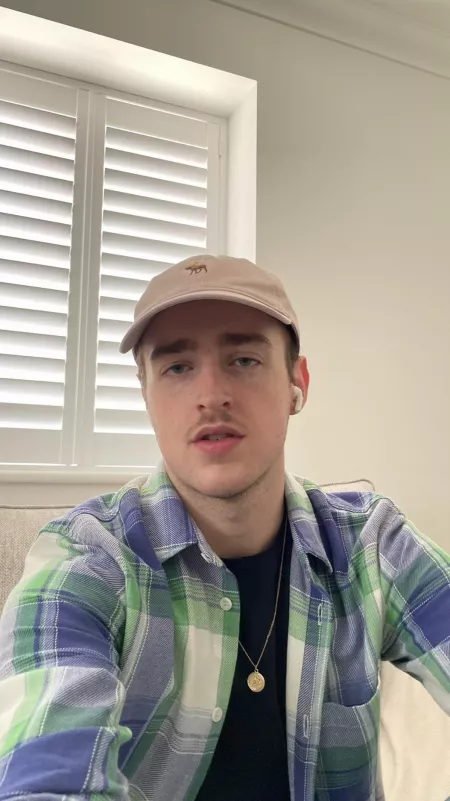 Who wants to kiss? by hankyhoney