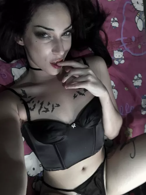 Who wants to lay by my side? I just need to put Deftones and let myself flow with yours by LaylaHearts66