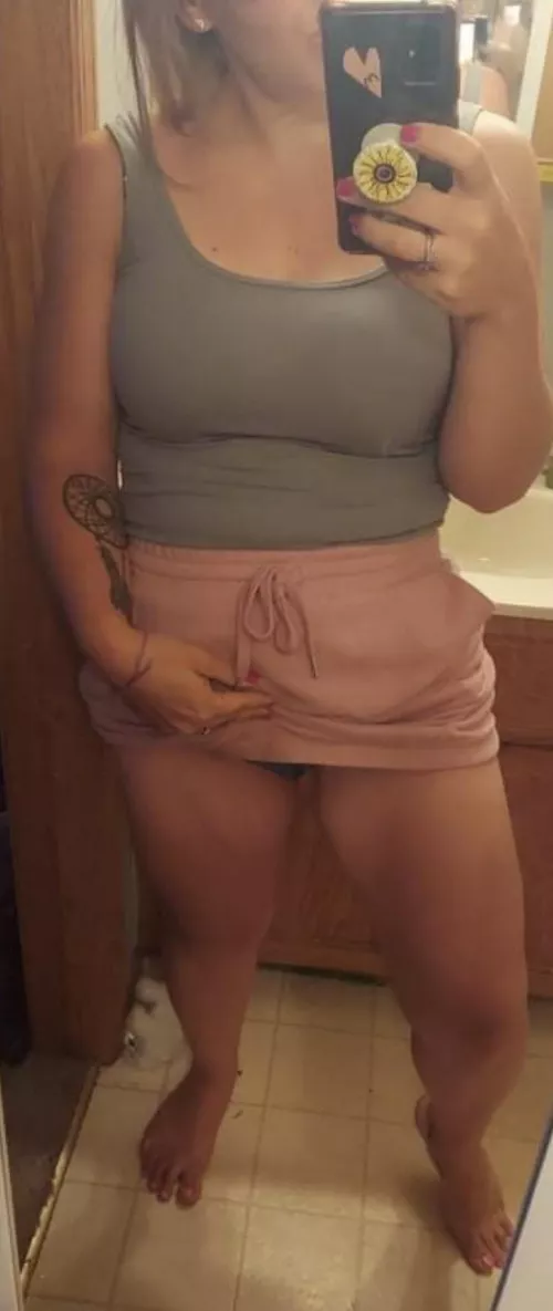 Who wants to play? 😉😘 by Sexymilf34