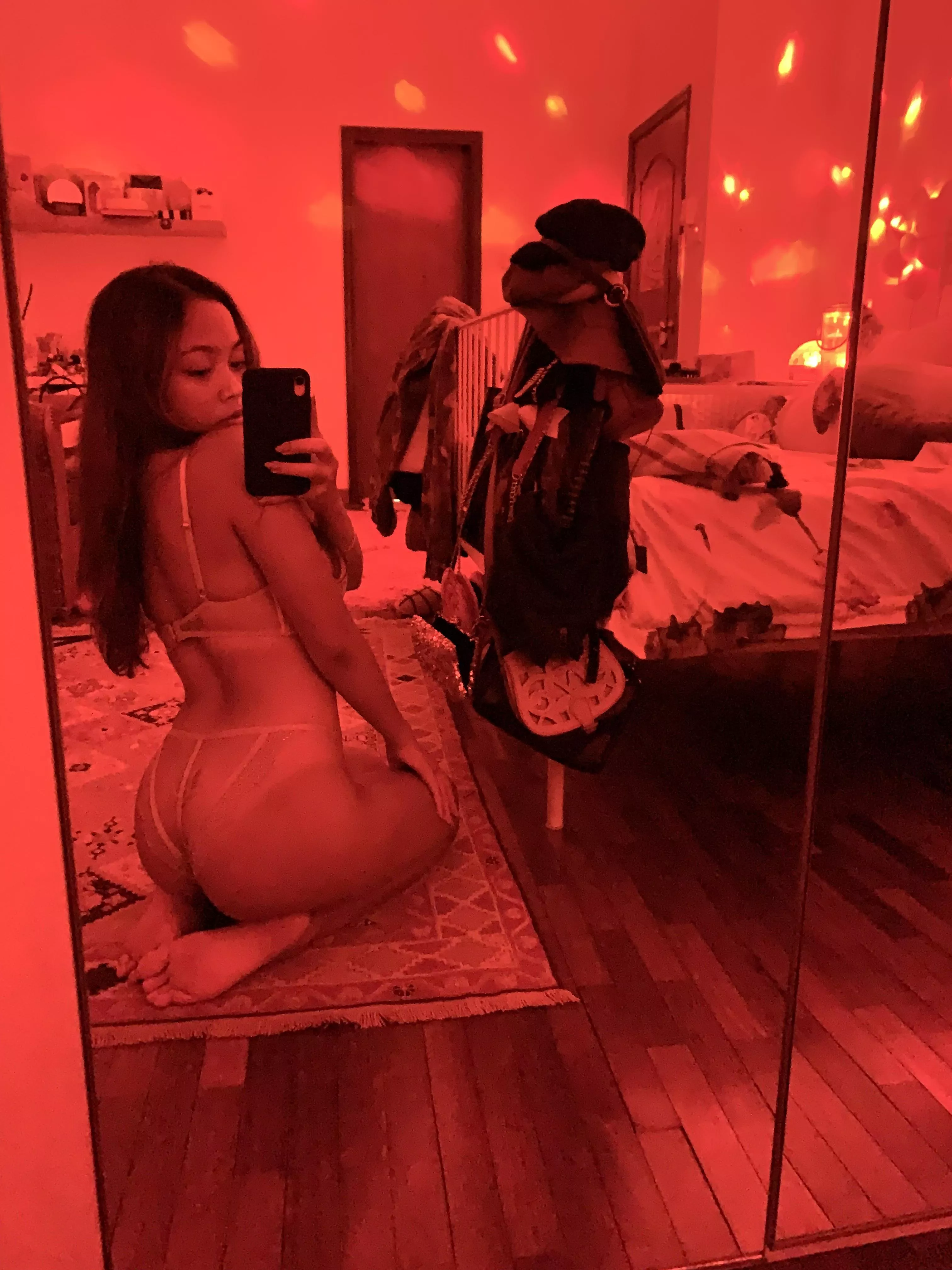 who wants to play csgo with me ? zzz my dm posted by iceyypec77