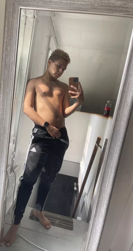 Who wants to play fortnite with me? by sexycarlos1