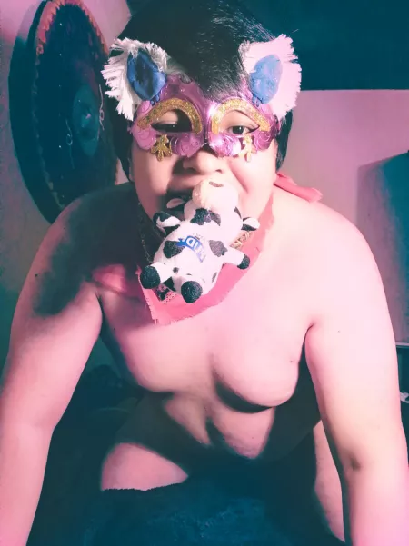 Who wants to play with me ???? by CuteKatBoi2