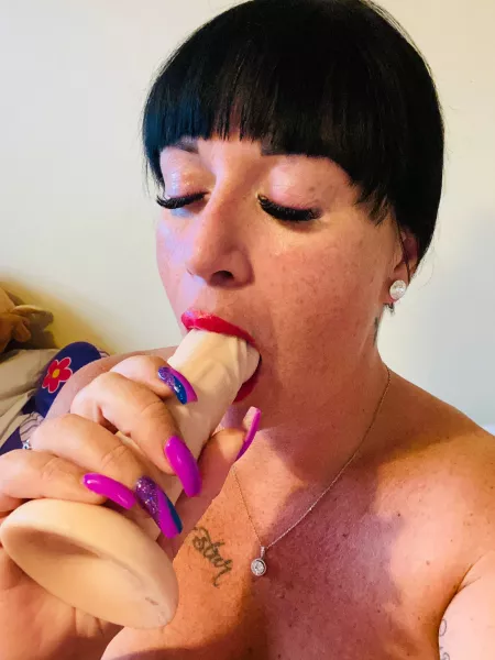 Who wants to put a hard cock back of my throat? by SinCitySineadX