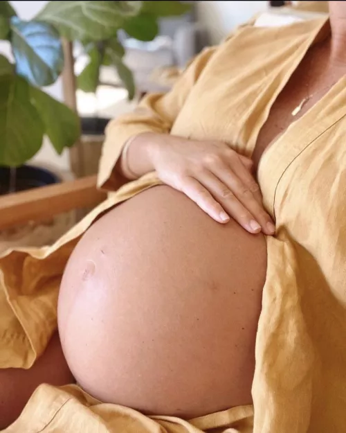 Who wants to put their hands on my bump? Who wants to bred me more and fuck me and worship this belly? 🥵❤️❤️🤰🏻 by Taylor_Cross_