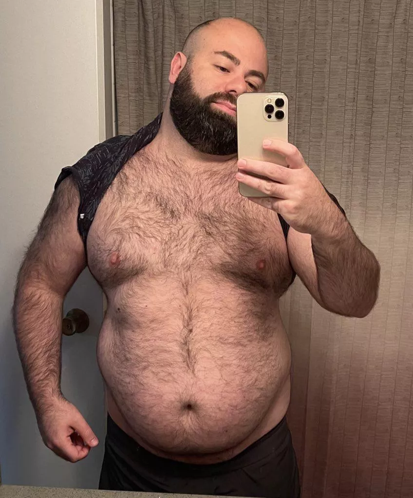 Who wants to rub my belly? 😜 posted by canadianbearxxx