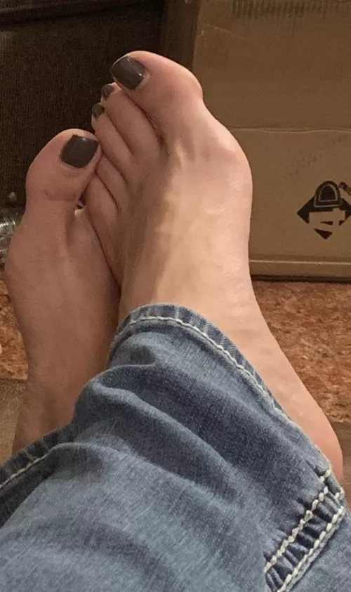 Who wants to rub my feet by MilkMoneyMilf