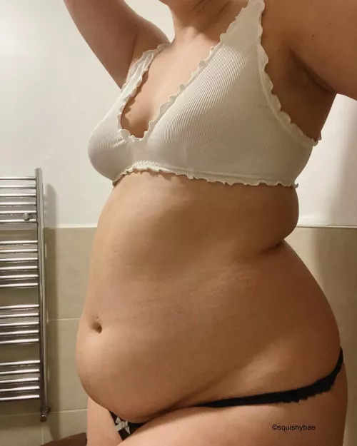 Who wants to rub this belly? 😇 by squishy_bae