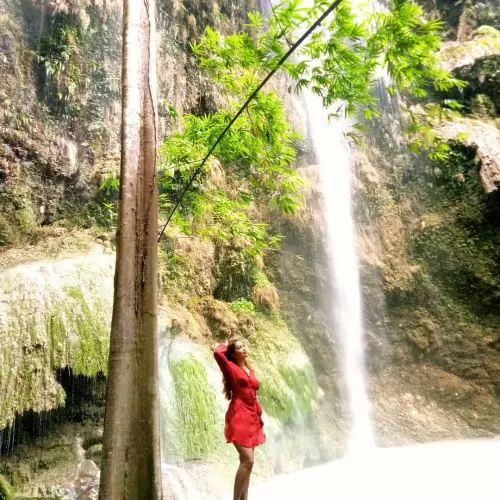 Who wants to see my boobs? by filipina_girl