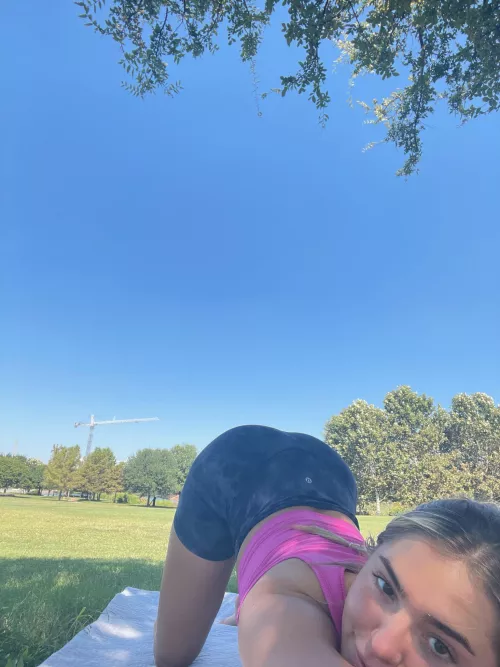 Who wants to see the back view 🙈 by alessandranatalia