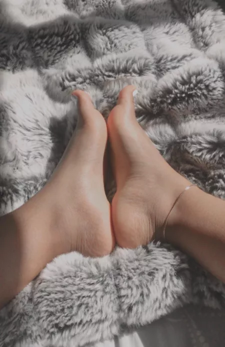 Who wants to see these toes with a pedi? 🥺 by [deleted]