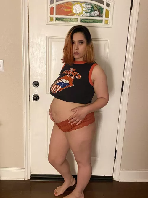 Who wants to see this tummy get stuffed? by LuciousLuna