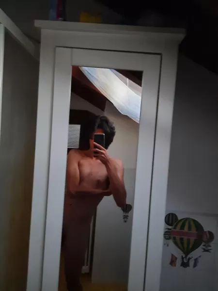 Who wants to see what's hiding? by Thafuthi