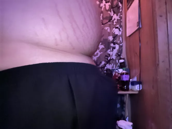 Who wants to see what’s in my pants dm me 😩 by Chunky4947