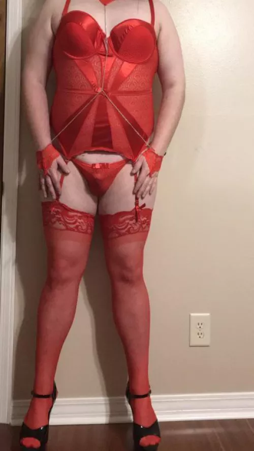 Who wants to see what’s underneath the panties? by Sissyemelynn2
