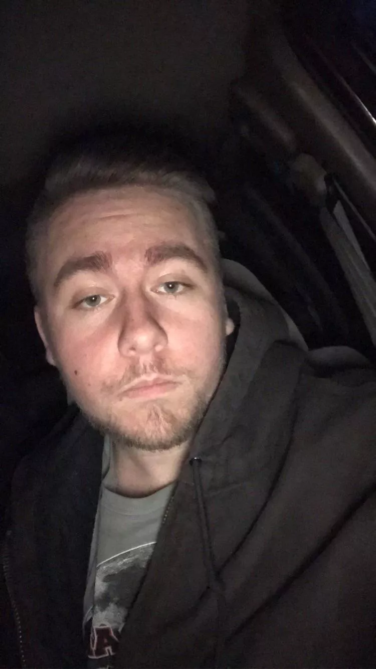 Who wants to sit on my face im a 20 year old male in Pennsylvania posted by Sitonme21