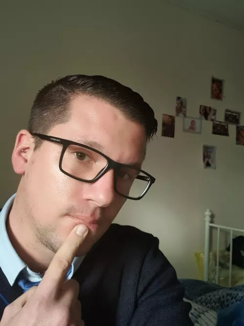 Who wants to slide in to my.......Dm's? by No-Opportunity9542