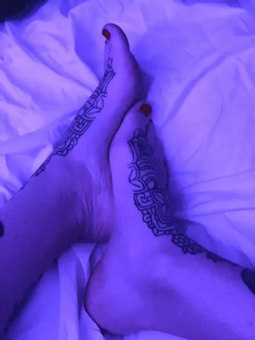 who wants to slide inbetween? by gracejonesprn