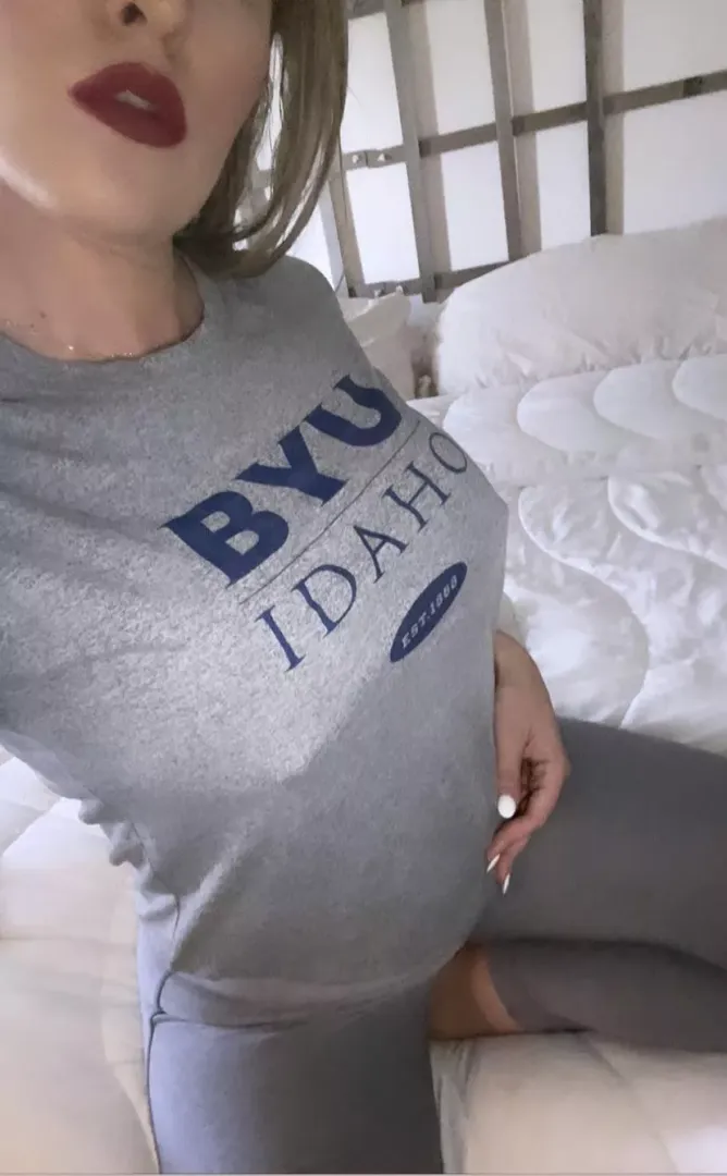 Who wants to slip a hand under this shirt? posted by Black_Sheep1990