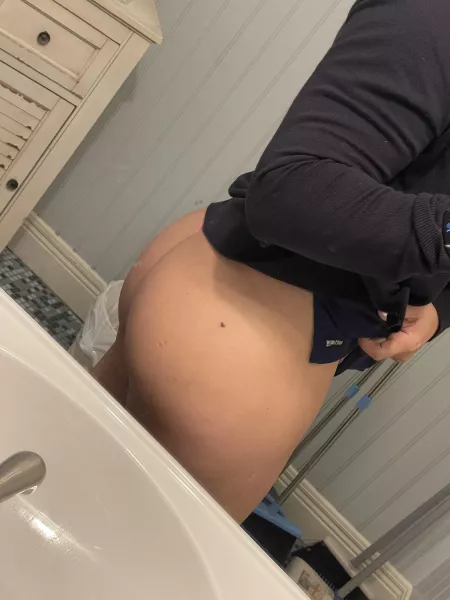 Who wants to spread my cheeks and eat me up? by ElenaBeFree