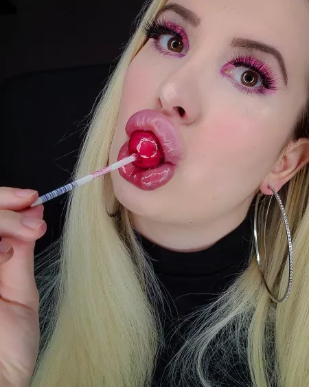 Who wants to switch place with my Lollipop 🍭 by Vivian_Rose1