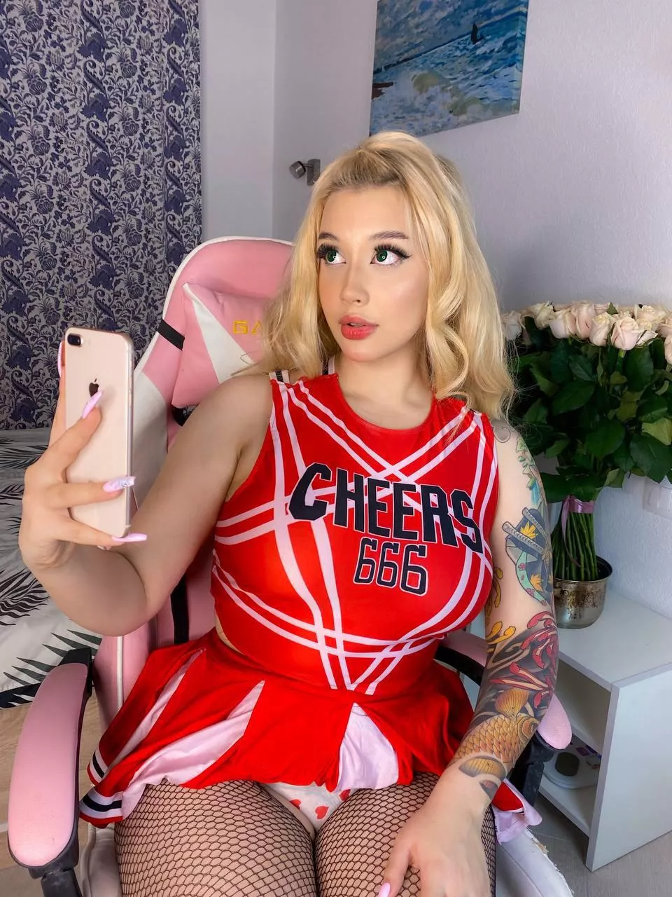 Who wants to take a selfie with me? ❤️ posted by vickyfuckingdoll