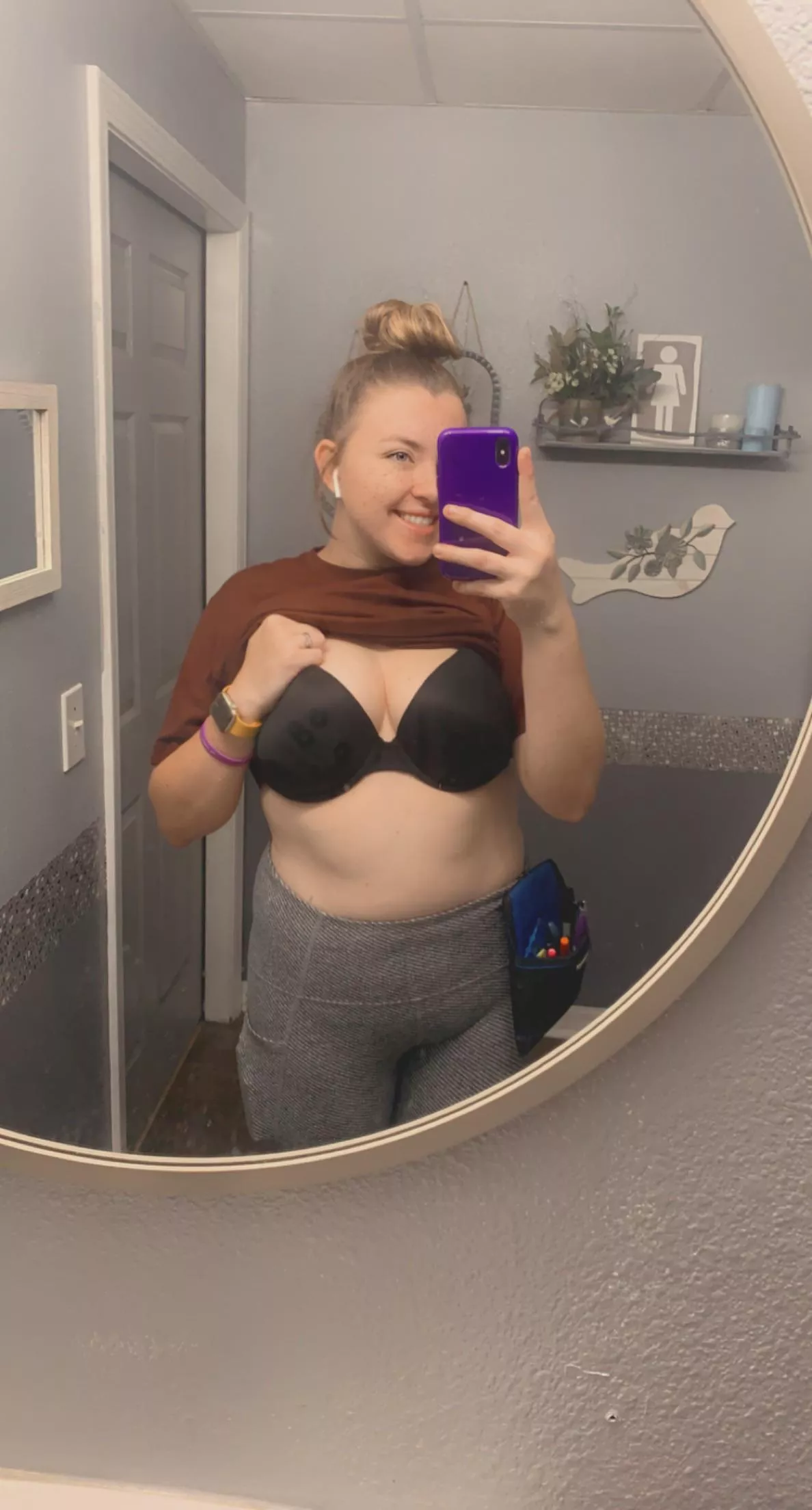 Who wants to take my bra off for me 😉💦 posted by lunabell0707