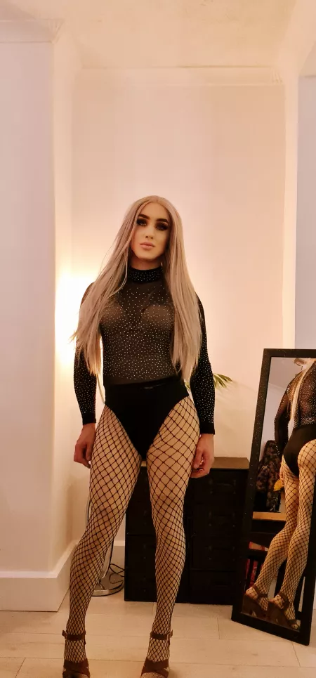 Who wants to take my clothes off 👸 by crossdressernikki