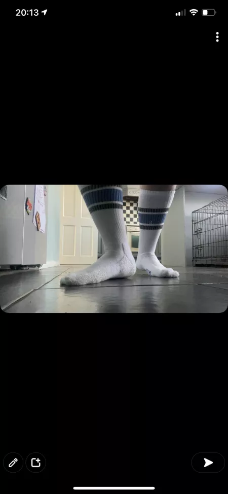 Who wants to take my socks off and worship my feet 😈😈😈🦶🦶🦶 by transmasc97