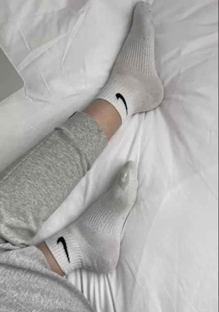 who wants to take off my socks with teeth and then suck on my toes? by bdbdjjfbbf