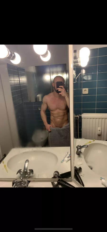 Who wants to take the towel off? by DF793