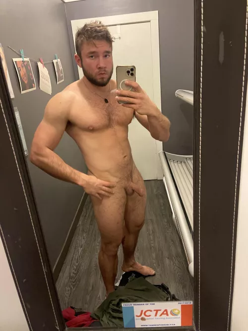 Who wants to tan with me ? by dubstepdaddyx