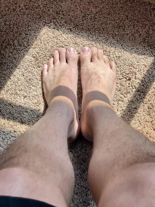 Who wants to touch, tickle and suck on my size 13’s? by Mytaintistoight