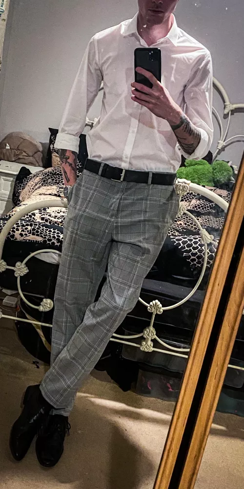 Who wants to undress me after a hard days work 😏 by BratOwnerSouth