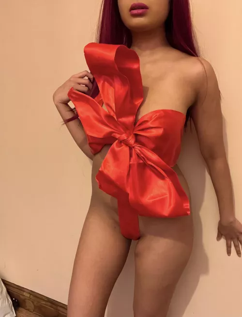 Who wants to unwrap this body for Christmas? 😈🎁 by Petiteindiangirl