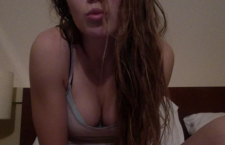 Who wants to use her 🤤 kikrob19961 posted by rob19962