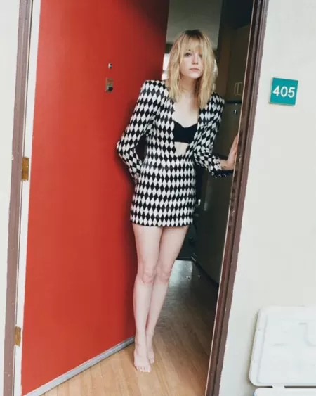 Who wants to watch me cum for Emma Stone or Margot Robbie? by booblover315